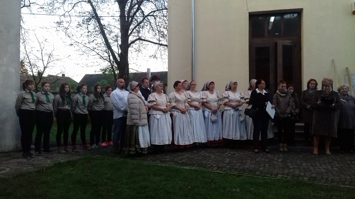 A Jászárokszállási népdalkör és Cserkészcsapat teljes összhangjában