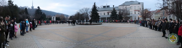 Miskolc, Szent István tér tele cserkészekkel