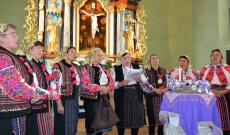 A moldvai Fredeluska Hagyományőrző Csoport előadása a brassói evangélikus templomban