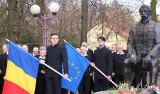 Arany szobornal Arany év indul