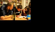 A magyartanulás egy pillanatig sem szünetel... A magyartanulás egy pillanatig sem szünetel...