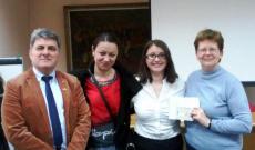 Az előadó - az egyetem egyik professzorával, illetve a Teleház egykori és mostani elnökével