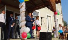 Köszntőt mond Tóth Sándor, a Munkácsi Járási Adminisztráció Oktatási Hivatalának vezetője