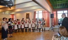 Itt konferáljuk fel az Ernő, Ernő, Ernő című, Szabó Ernő atyát köszöntő énekünket