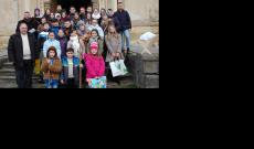 A Báthory István Általános Iskola diákjai a szervezők csapatával