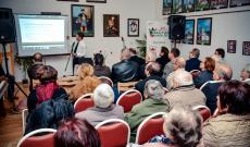 Dr. Jitianu Liviu előadása "Az autonómiáról" címmel a református gyülekezeti teremben, Medgyesen