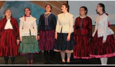 Tarka-Barka Népdalkör és Rézsarkantyú Citerazenekar