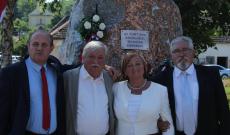 Halász_Márta_polgármester_és_László_Ottó_alkotó_jobbra Halász_Márta_polgármester_és_László_Ottó_alkotó_jobbra