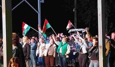 hungarian flag, magyar zászló, emberek, IA koncert
