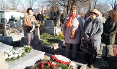 Megemlékezők a lengyel honvéd sírjánál