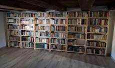 Könyvtárszoba a kóbori Magyar Házban 
