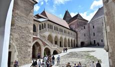 A várudvar.