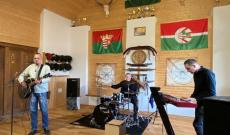 Jótékonysági koncert Gömörpéterfalán a magyar költészet napja jegyében