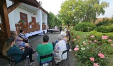 Ünnepi koncert és kiállítás a felfalusi református gyülekezeti ház udvarán