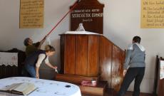 Nagytakarítás és szószék festés a református templomban
