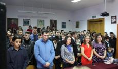 A Himnusz hallgatása közben