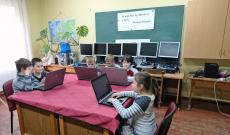 Az ajándék számítógépek a rahói magyar iskolában