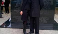 Gályarab-emlékmű előtt kollégámmal, Czikó Dáviddal