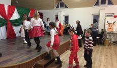 A Magyar Közösségi Házban kisiskolások készülnek az előadásra