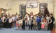 A petrozsényi gyermekotthon lakóinak karácsonyi műsora