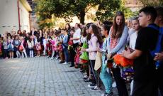 Tanévnyitó a medgyesi magyar iskolában Tanévnyitó a medgyesi magyar iskolában