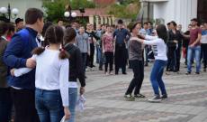 Vajdaszentiványi flashmob Szászrégenben