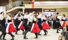 Az estet a Csúzai Csárdás Táncegyüttes tagjai nyitották meg bál