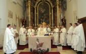 Az ausztriai magyar és magyarul beszélő katolikus papok szokásos évi találkozójuk második napján Szombathelyen a Szent Márton-templomban mutattak be szentmisét Veres András püspökkel együtt