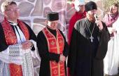 Mikulyák László rahói esperes plébános, valamint Vaszil Nosza görög katolikus pap és Vaszil Lipej pravoszláv pap mondtak imát a békéért Mikulyák László rahói esperes plébános, valamint Vaszil Nosza görög katolikus pap és Vaszil Lipej pravoszláv pap mondtak imát a békéért