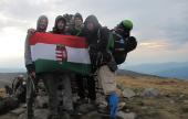 A csapat magyar zászlóval (Kökörnyines/Brebeneszkul, 2035m)