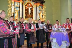 Pokolpataki asszonyok előadása a brassói evangélikus templomban