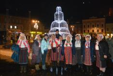 Pokolpataki asszonyok a Petőfi-ösztöndíjasokkal