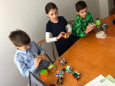 Rubik kocka foglalkozás Mogyorósi Hunorral_Divéky Adorján Hétvégi Iskola