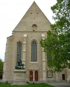 A Farkas utcai református templom homlokzata Kolozsvár belvárosában