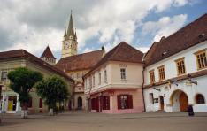 Medgyes főtéri részlete a szász evangélikus templommal 