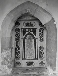 1695-ben készült ajtó a szentágotai szász evangélikus templom oldalbejáratánál