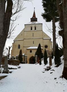 A Bergkirche a szász temetőből fényképezve 