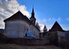 A segesdi szász evangélikus templom a szász temető felől fotózva