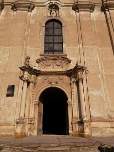 Az erzsébetvárosi örmény katolikus nagytemplom homlokzati főbejárata - mestermunka