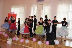 A Borostyán Néptánccsoport magyarpalatkai táncokat adott elő