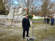 Ünnepi koszorúzás és megemlékezés Pozsonyban a Petőfi szobornál