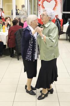 Az egyesület két legidősebb tagja táncol
