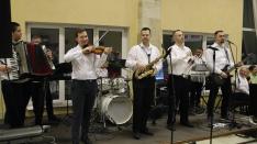 Kórógyi Aranycsárdás Együttes és doroszlói Twins Band 