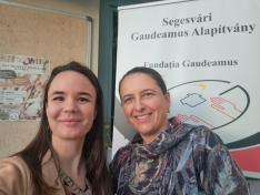 Jankovszki Réka és Lőrincz Hortenzia a Petőfi Sándor Program ösztöndíjasai Segesváron.