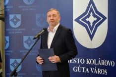 Peczár Károly a kiállítás kurátora