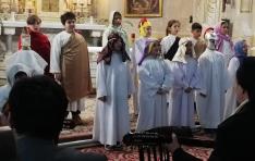 Gerhardinumosok előadása a templomban