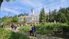 Felsétáltunk a gyergyószárhegyi Ferenc-rendi kolostor templomához