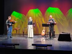 Kubinyi Júlia, Szokolay Dongó Balázs, Nagy Gábor a színpadon