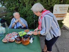 A programra Misi bácsi, a Csiky Gergely Főgimnázium egykori matematika-tanára, nyugalmazott intézményvezető is ellátogatott.