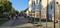 Szombat délutáni hangulatkép a vár udvarában